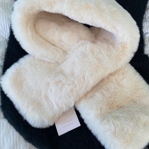 LAUREN CONRAD Women's  Beige  Faux FUR Pull Through WINTER STOLE SCARF NWT